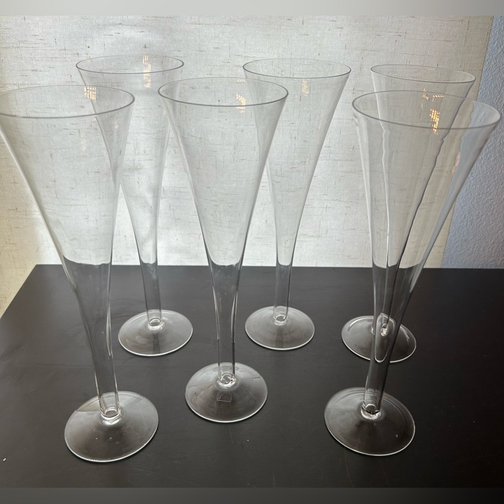 6 hollow stem glass champagne flutes.